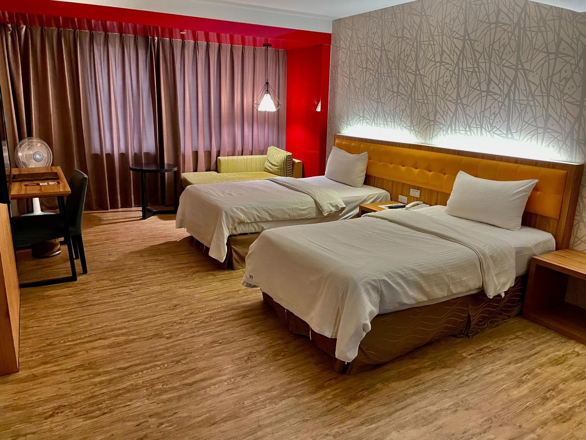 Bamboo Hotel Kaohsiung Bagian luar foto