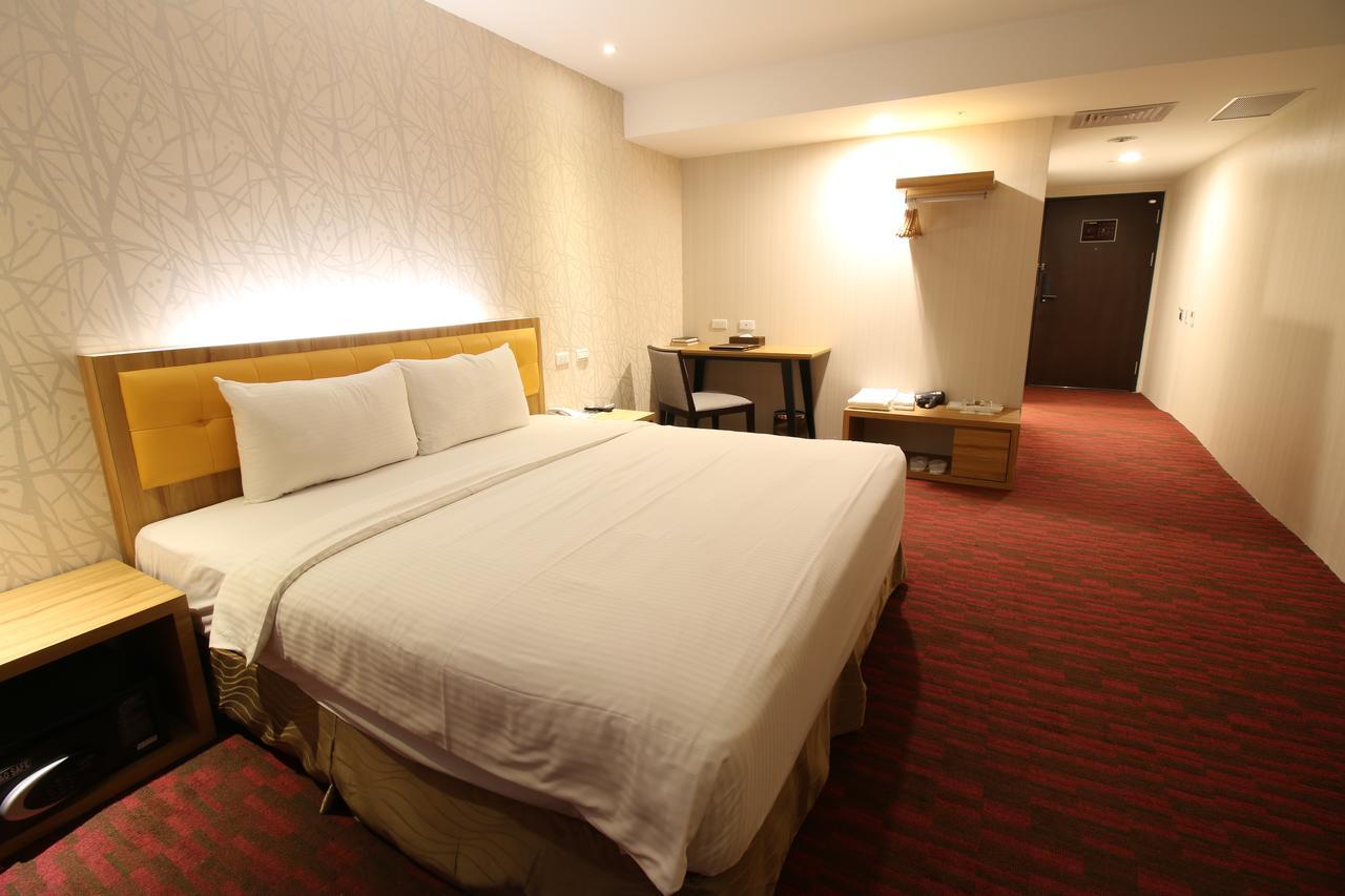 Bamboo Hotel Kaohsiung Bagian luar foto