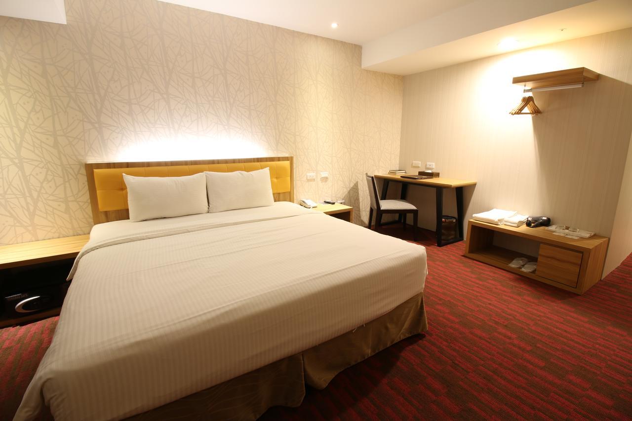 Bamboo Hotel Kaohsiung Bagian luar foto