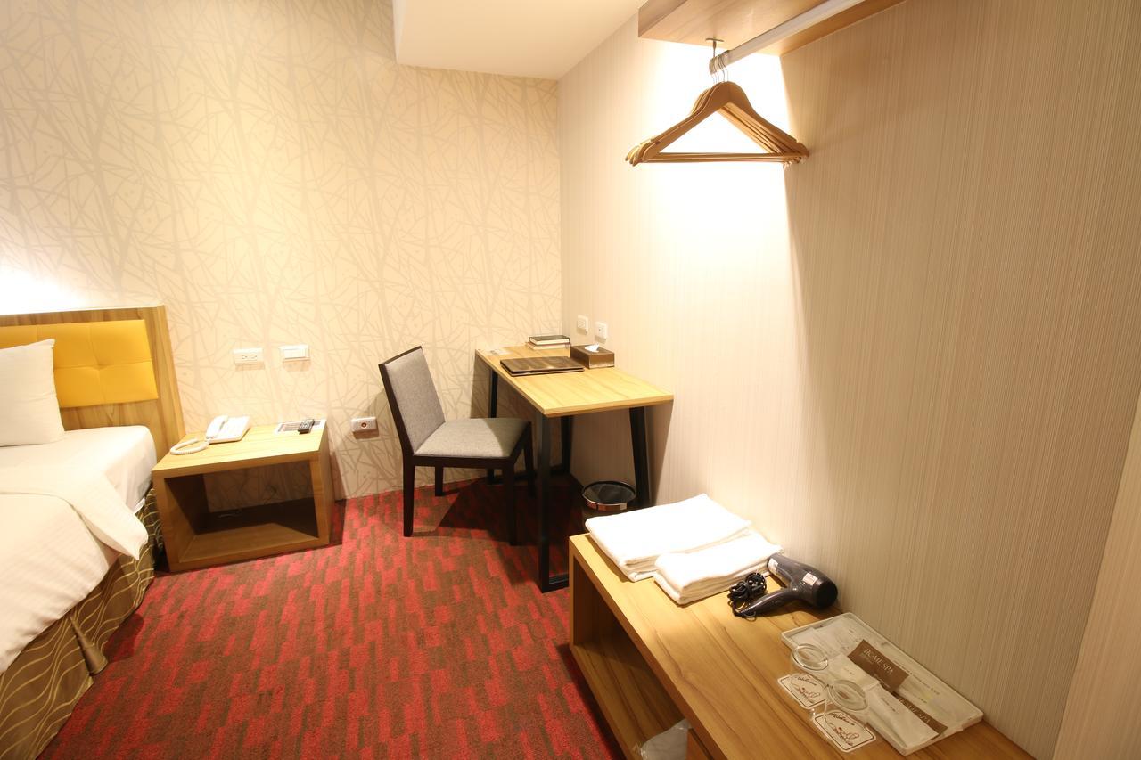 Bamboo Hotel Kaohsiung Bagian luar foto