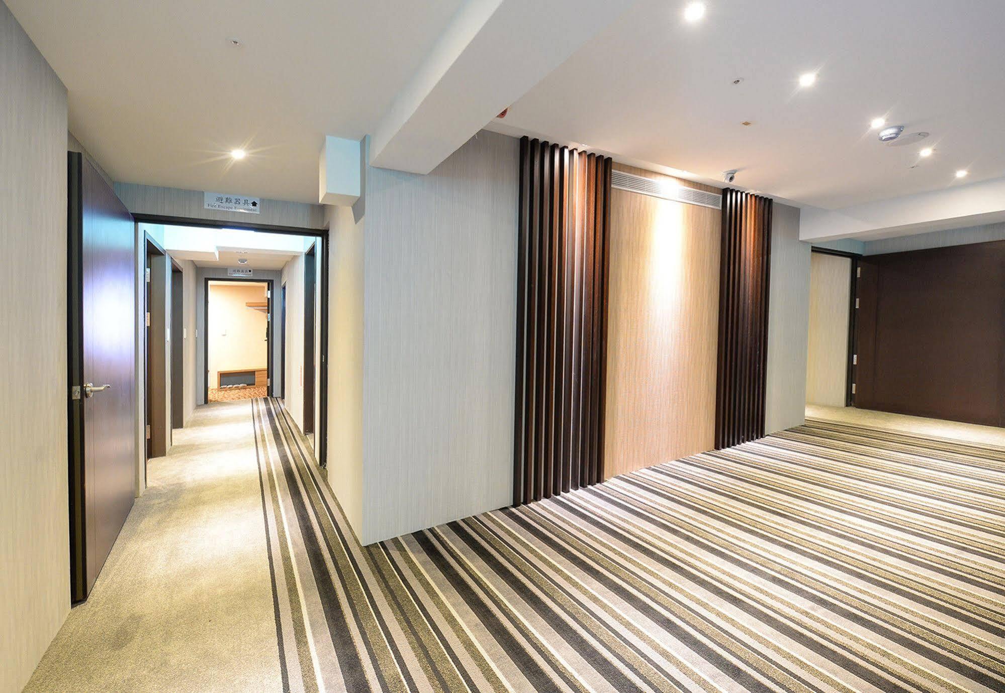 Bamboo Hotel Kaohsiung Bagian luar foto
