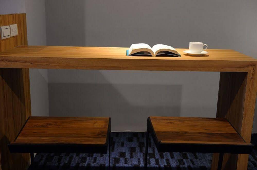 Bamboo Hotel Kaohsiung Bagian luar foto