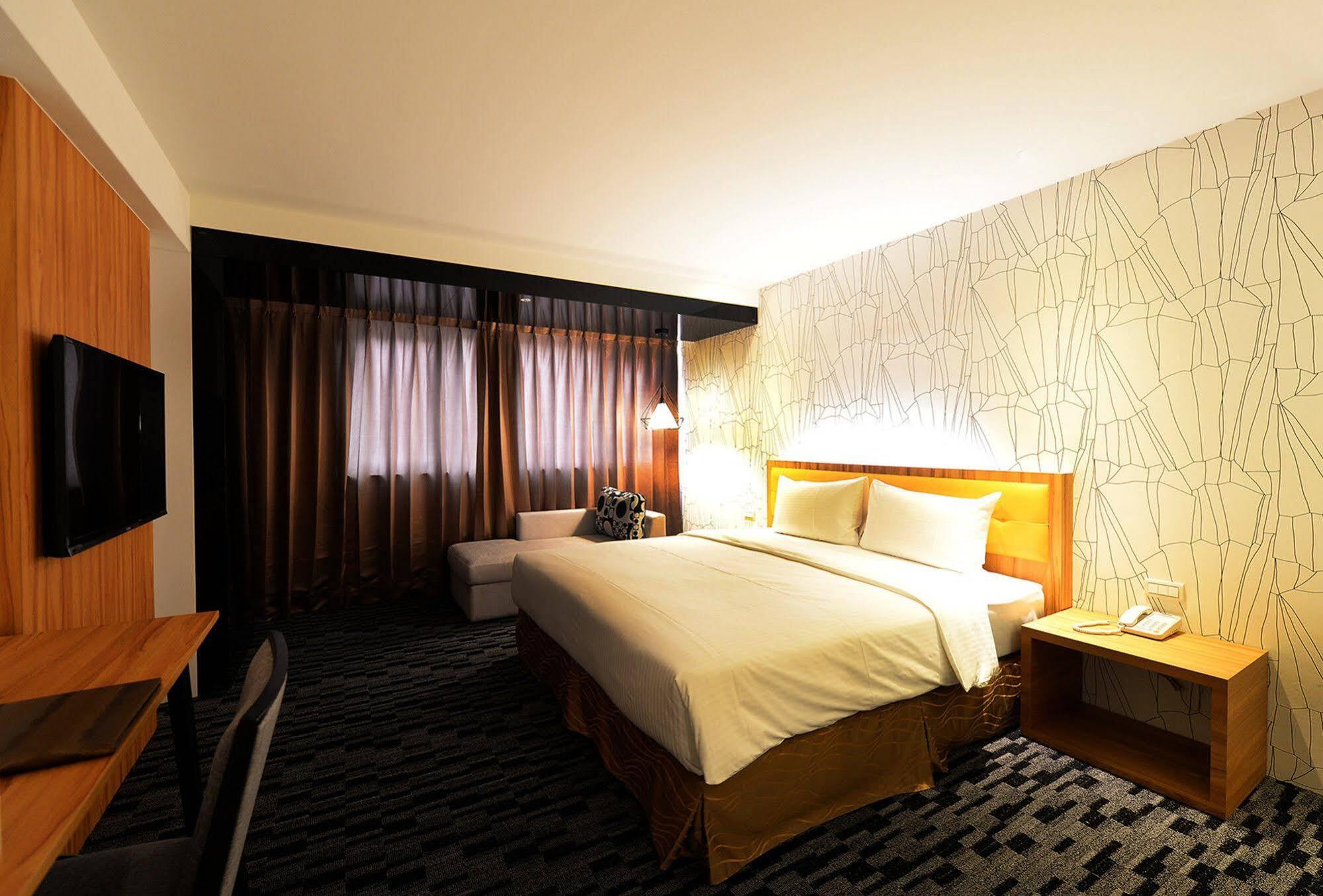 Bamboo Hotel Kaohsiung Bagian luar foto
