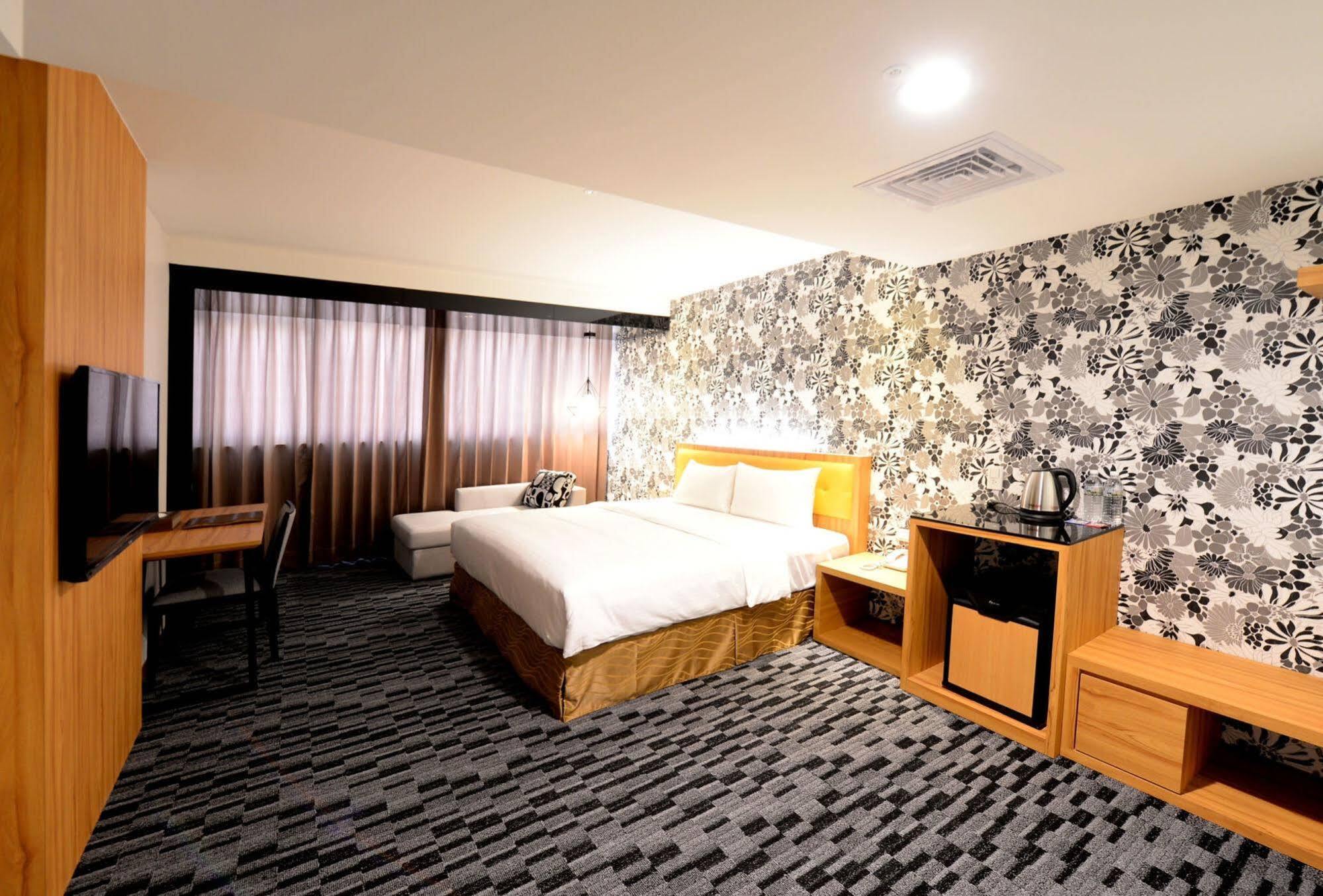 Bamboo Hotel Kaohsiung Bagian luar foto