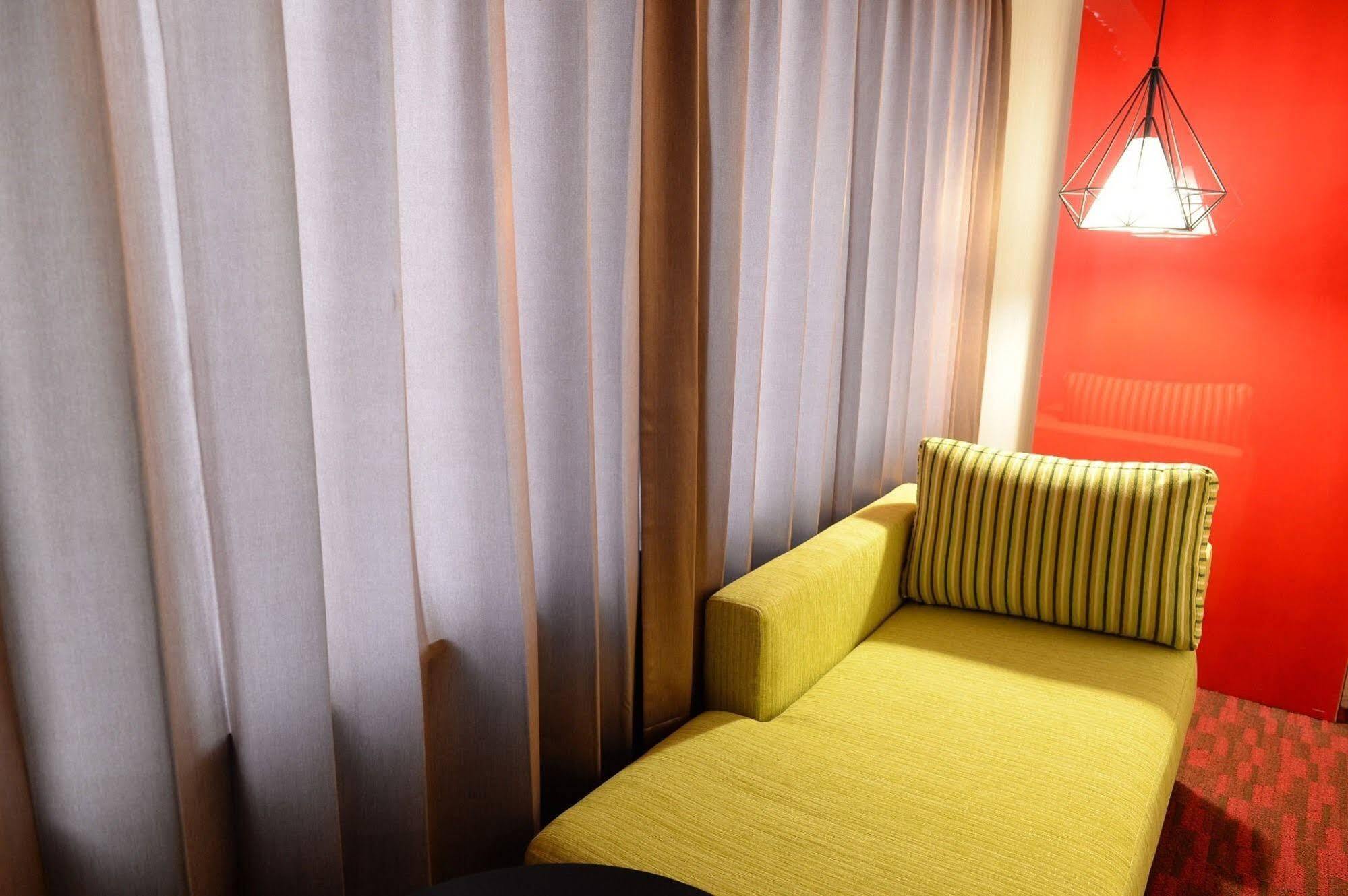 Bamboo Hotel Kaohsiung Bagian luar foto